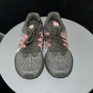 Wmns Zoom Winflo 5 'Newsprint'